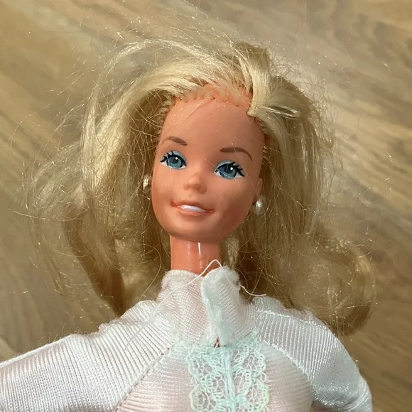 Vintage 1966 Barbie Mattel Doll - Blond Hair Blue Eyes - Picture 4 of 6